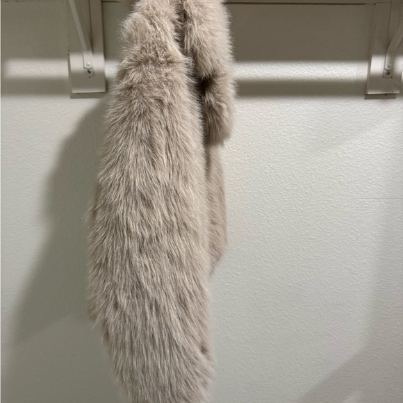 Luxurious Mob Wife Faux Fur Jacket - Picture 8 of 11